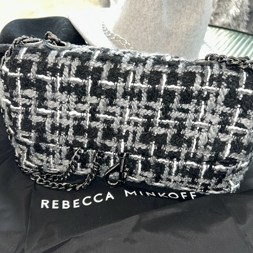 Elegant night out bag!! Classy look